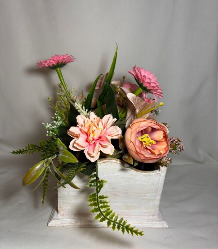 Florero de Madera con Flores