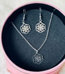 Conjunto de Cadena y Aros de Flor