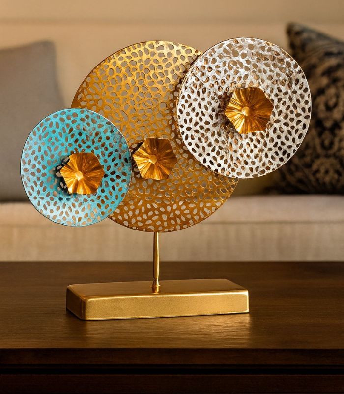 Figura de Pedestal Metálico